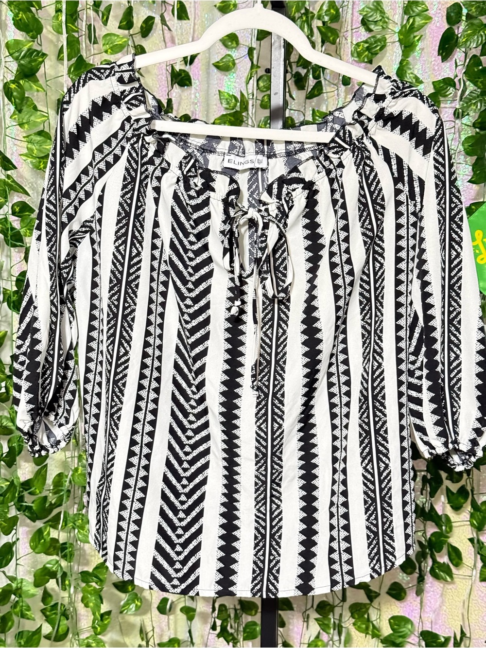 Elings Black & White Geometric Peasant Top size large